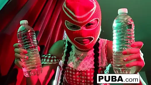 Marica Hase ev serserisi Chris Cock'tan büyük zenci yarağı alıyor!