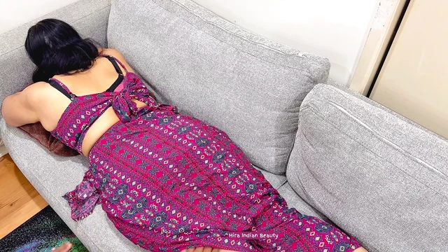 Hintli masaj seksi - ateşli evli kadına şehvetli bir şekilde devar tarafından masaj yapıyor - ateşli yağ masajı - anal sikiş - yüksek sesle romantizm