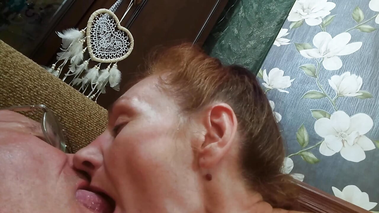Büyük görünümlü oral seks bakış açısı kovboy kız gerçek inliyor
