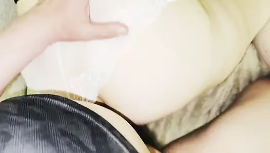 Beyaz dantelli külotlu üvey annem onları çıkarmadan. Arkaya boşal.