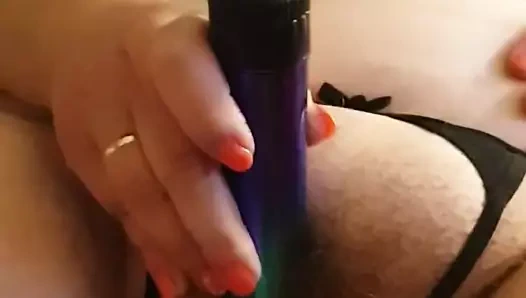 Kız arkadaşımız yeni oyuncağıyla eğleniyor