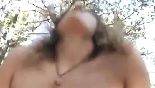 Amber doğayla bir oluyor