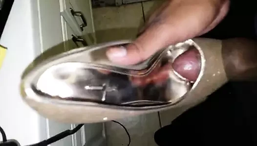 latin'in altın topuklularına boşalmak