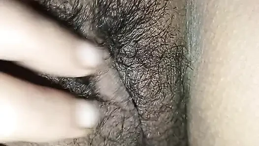 Desi Pooja Bhabhi Apni Chut Masajı
