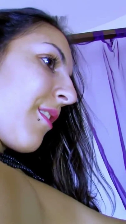 Güzel genç Fransız Isabelle Solis götünü sert siktiriyor | Klip 2