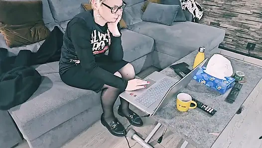 Olgun MILF vajinamla çalışmak ya da dildo arasında seçim yapmak zorundaydım