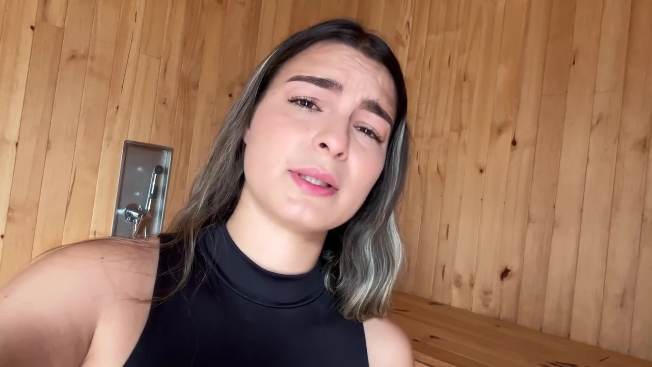 मेरे सौतेले पापा मेरे कमरे में आते हैं और मेरा कौमार्य, चूत में वीर्य और असली चरमसुख लेते हैं! Liatovar