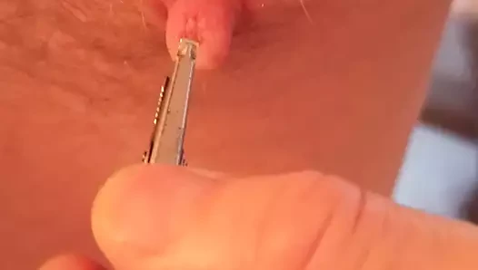 Tartım ve kelepçeler ile çıplak kafes kontrolü