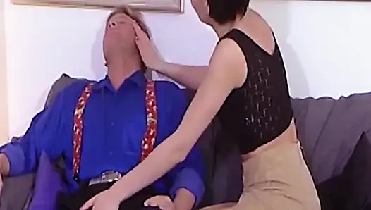 Bu domaltarak sikilmeyi seven Almanya'dan bir amatör sürtük