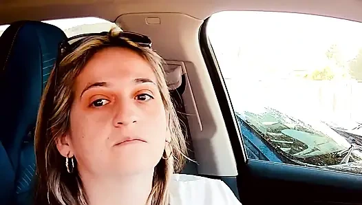 En iyi arkadaşım gelinlik arıyor... Sonra beni sikiyor... Ne kadar sürtük oldum.