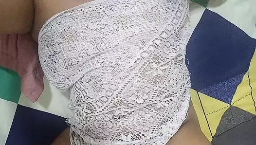 Enfes olan onu sikmek!! Öğretmenim bana boş saatlerde göğüslerini ve amcığını gösteriyor