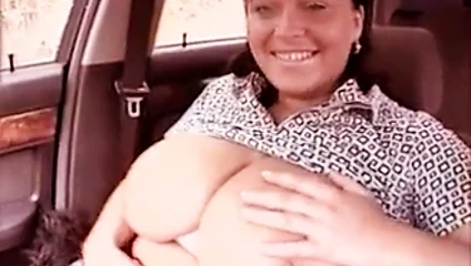 Cum üzerinde ona büyük göğüsler