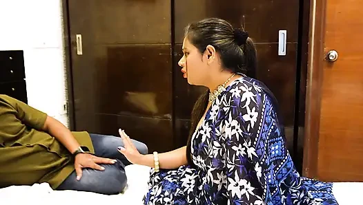 Anne evde yokken üvey erkek kardeşiyle sert sikişiyor, seksi Hintli desi güzel sikişiyor