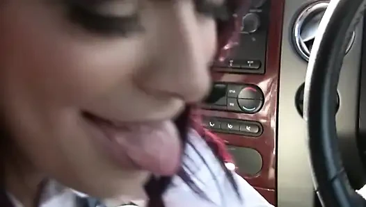 Ahegao sırılsıklam sakso çılgınlığı için araba parmaklıyor