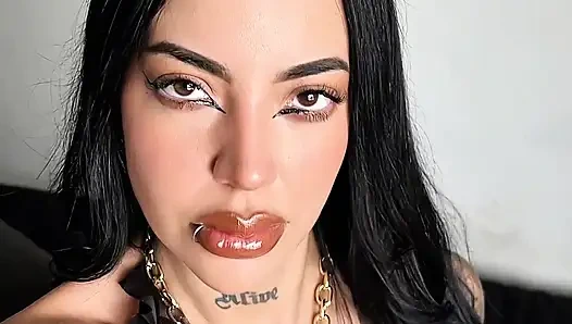 Tükürerek aşağılama - baskın Emma