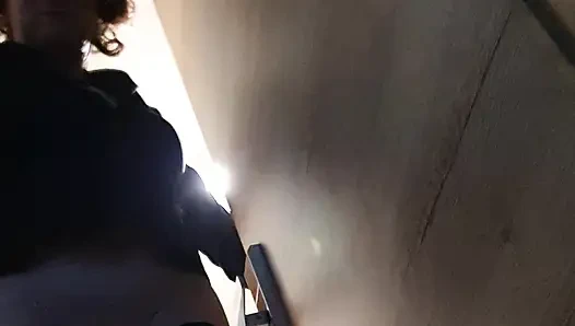 Otelde külotsuz sekreter ve yolda asansör