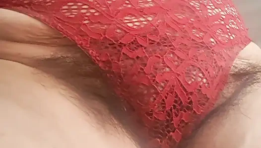 Gerçekten ateşli bir tulumlu orta yaşlı seksi kadın