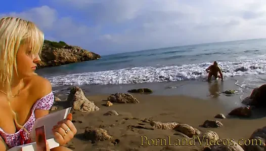 Sarışın genç kızla anal sikişten sonra ağzına boşalma