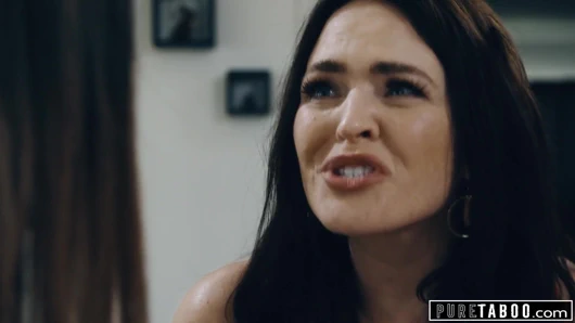 Saf tabu üvey anne üvey amca ile genç yakalandı ve katıldı