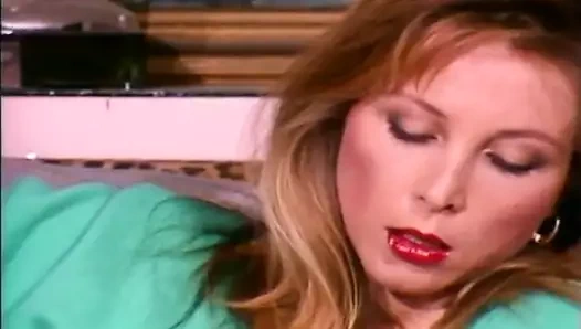 Ay güzel kadın juliet brosiny iki erkekle seks.