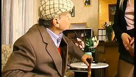 Satmak için her şeyi yapacak bir ev satıcısı.