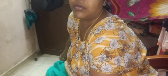 Tamil ulusal kadın kocası yokken mastürbasyon yapıyor.