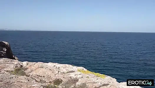Spontane Seks Yol Kenarı Aç MILF Her Şeyini Veriyor