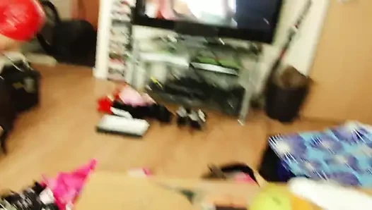 Mini etekli sarışın tatlı kız filme almadan önce hazırlanıyor