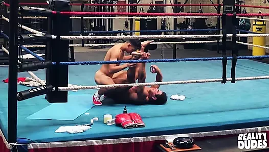 Draven navarro, boks becerisini geliştirirken, alex rim erkeksi vücudu hakkında hayaller kurar - realite dudes