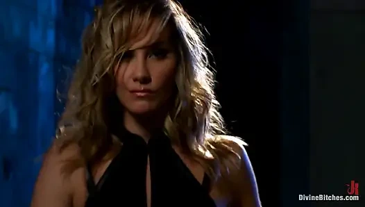 Sahibe Ashley'ye dil banyosu bakış açısı bonusu atıyor!