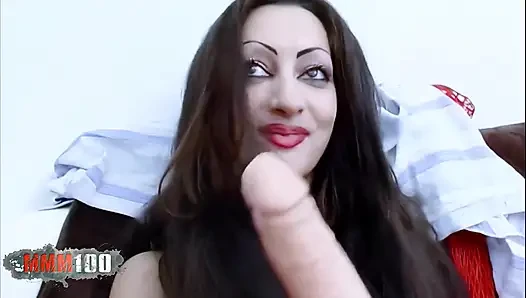 Erika: Angelina Erika'nın sikilmesini görünce azıyor