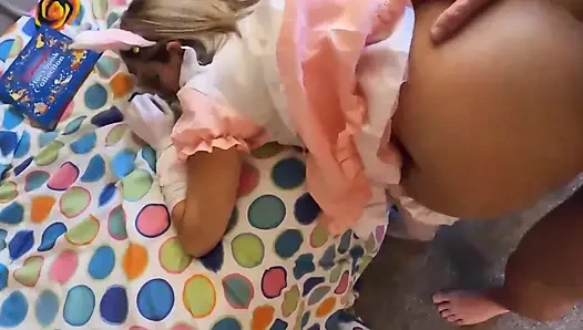 Cosplay genç kız yaşlı adam tarafından sikiliyor ve onu seksle ödüllendiriyor
