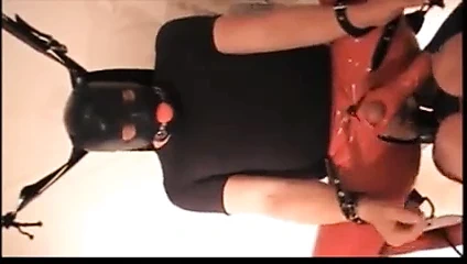 geil auf der Liege durchgefickt bis zum Spritzen