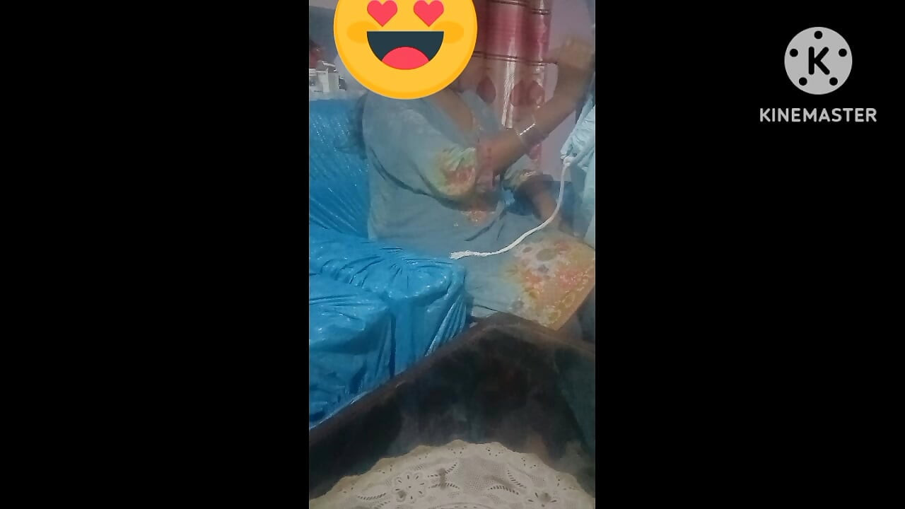 Sevgili üvey erkek kardeşim ebeveynleri evde yokken beni sikiyor (Hintçe hardcore ses)
