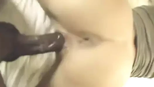 Şişman götlü beyaz kız büyük siyah yarağı geri sikiyor