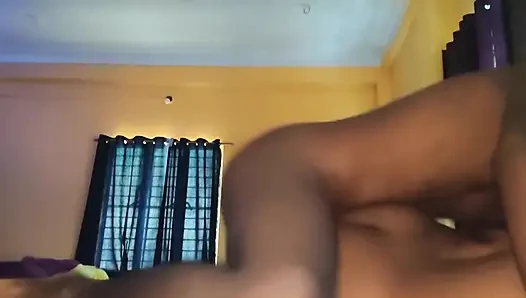 Hintli kız en iyi freindini sikiyor