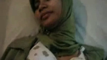 Malezyalı tesettürlü evli kadın parmaklanıyor