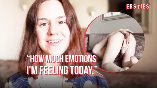 Ersties - sevimli bebek Anca amcığını cam bir oyuncakla tatmin ediyor