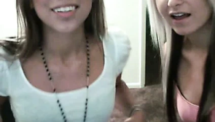 iki tatlı lezbiyen eğlence üzerinde cam