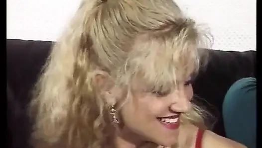 Bu çifte sikişmeyi seven Almanya'dan bonde bayan