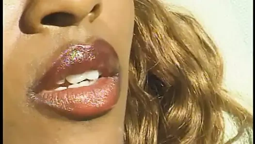 Muhteşem bebek inliyor gibi onu ıslak amcık sert bir büyük siyah direk tarafından çarptım