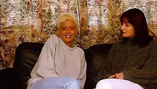 Almanya'dan lezbiyen kızlar birbirlerine dokunuyor