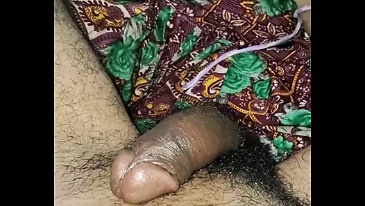 Madhu yengenin seksi göğüslerini elle muamele ağzıyla sikiyor