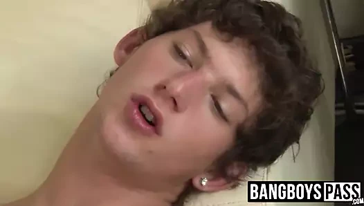 Yakışıklı sporcu eyersiz göt delinmiş önce pis boşalmak püskürtme