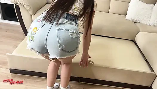 Başkasının karısını sikiyor ve ağzına boşalıyor