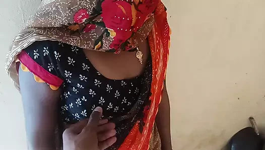 Desi padosan bhabhi ki chudai ki jab bhaiya ghar par nahi the hindi audeo