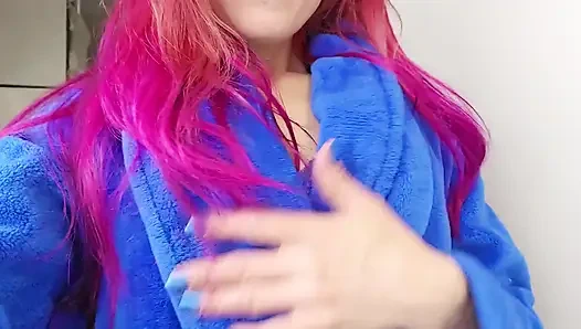 Mavi Bornoz Sidik Boşalma Ve Yalama Fantezisi