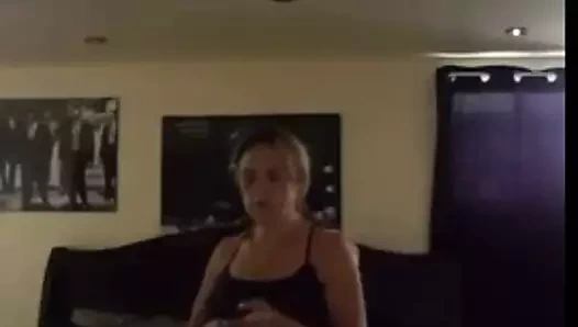 J'adore bouffer le gros cul de ma femme