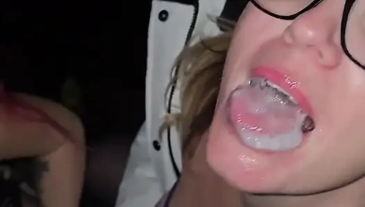 Exhib Annecy with Magdalena Medusa: birlikte erkek arkadaşımı emiyoruz ve onun suyunu her yere götürüyoruz