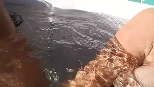 Sıcak sıcak sıcak mastürbasyon içinde the sıcak tub